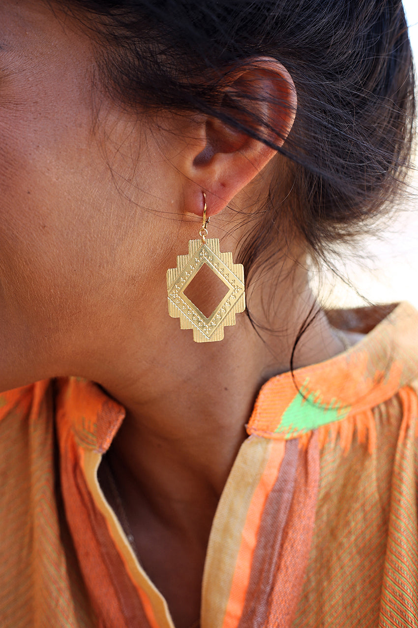 GRANDES BOUCLES D'OREILLE KILIM DORÉES